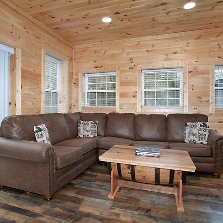 Villa Whiskey Barrel W Hot Tub Arcade Game Fire Pit Sevierville Esterno foto