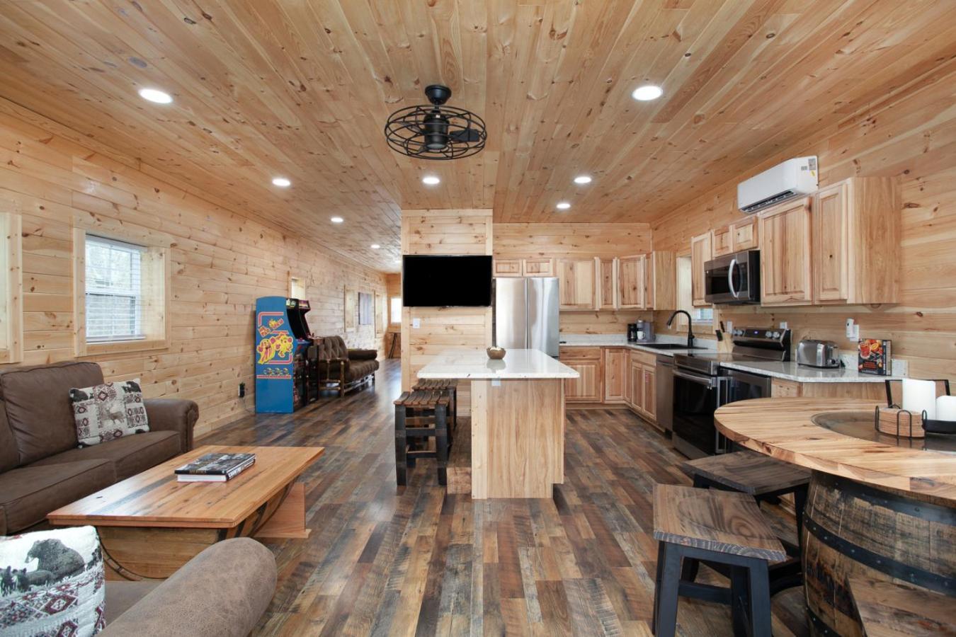 Villa Whiskey Barrel W Hot Tub Arcade Game Fire Pit Sevierville Esterno foto