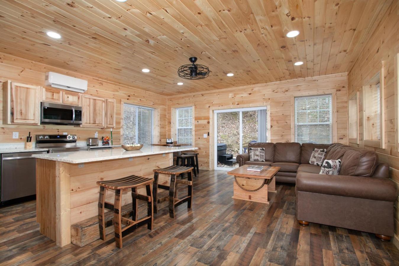Villa Whiskey Barrel W Hot Tub Arcade Game Fire Pit Sevierville Esterno foto