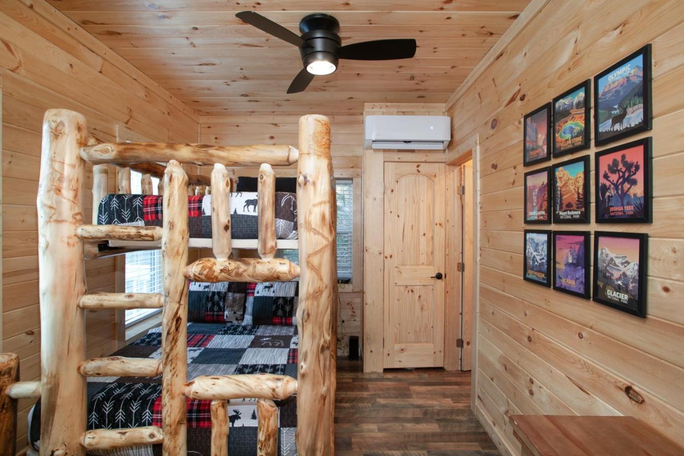 Villa Whiskey Barrel W Hot Tub Arcade Game Fire Pit Sevierville Esterno foto