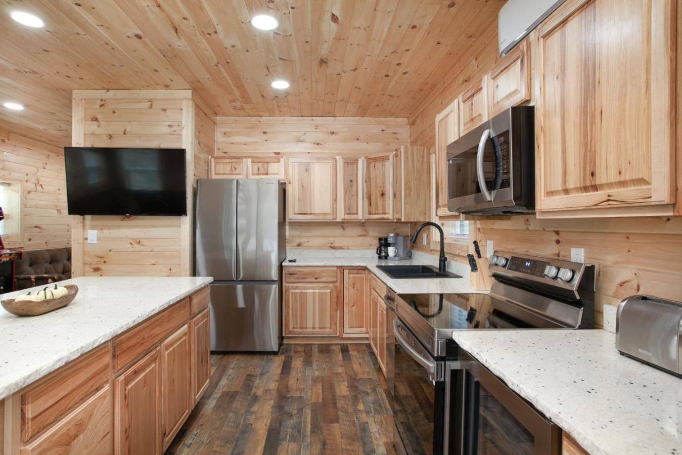 Villa Whiskey Barrel W Hot Tub Arcade Game Fire Pit Sevierville Esterno foto
