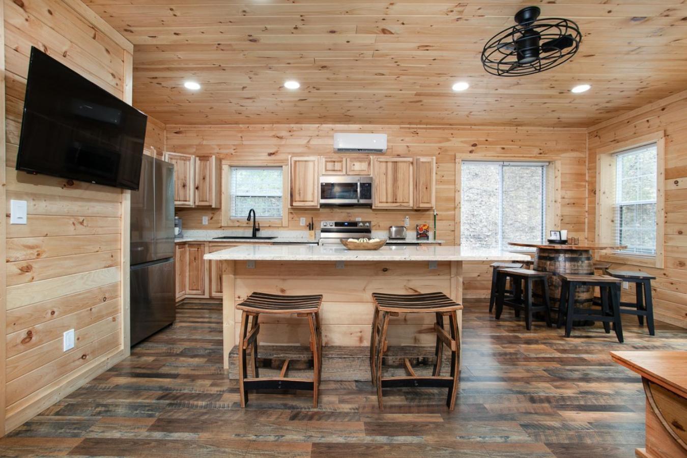 Villa Whiskey Barrel W Hot Tub Arcade Game Fire Pit Sevierville Esterno foto
